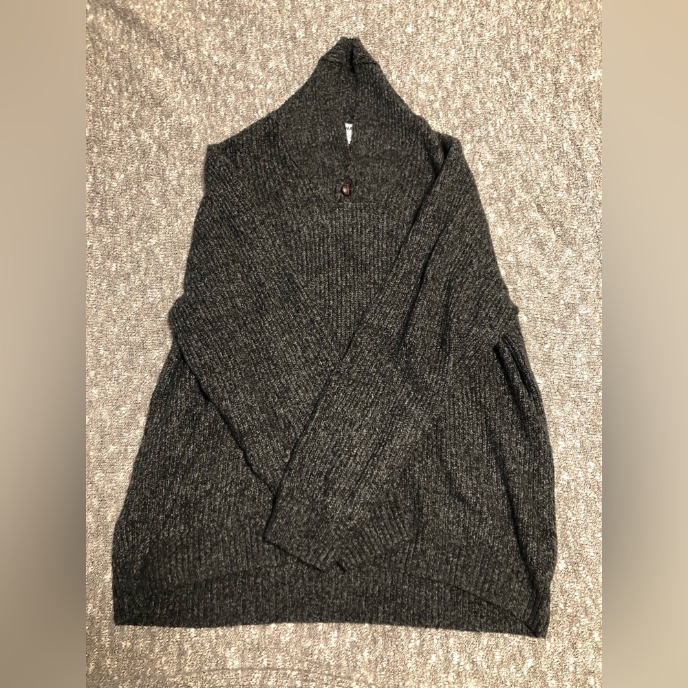 Dark green Old Navy sweater with button & big collar. Length - 28” / Width - 25”